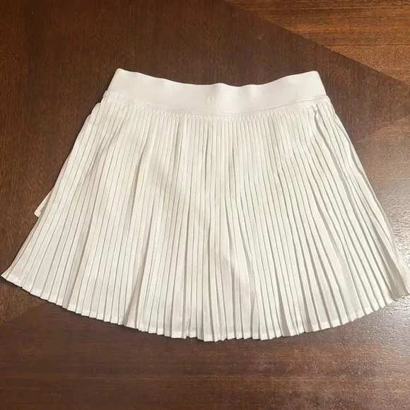 Lululemon Varsity HR pleated tennis skirt - Picture 3 of 7